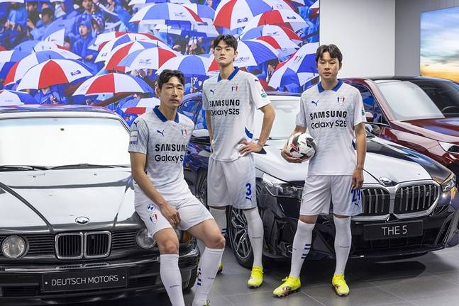 수원 삼성 창단 30주년 기념 레트로 유니폼.  /사진=푸마 제공