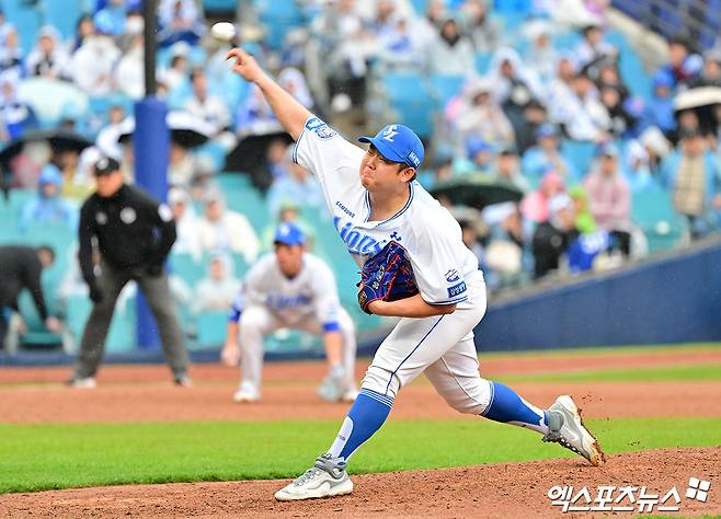 삼성 라이온즈 구원투수 이승현이 정규시즌 경기에 구원 등판해 투구하고 있다. 엑스포츠뉴스 DB