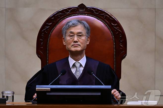 조희대 대법원장이 1일 오후 서울 서초구 대법원에서 이재명 더불어민주당 대통령 후보의 공직선거법 위반 사건 상고심 선고를 위해 재판을 준비하고 있다. 2025.5.1/뉴스1 ⓒ News1 사진공동취재단