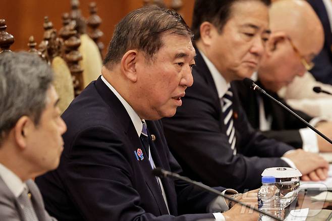 이시바 시게루 일본 총리가 29일(현지시간) 마닐라 말라카냥 궁을 방문해 페르디난드 마르코스 필리핀 대통령과 회담을 하고 있다. 2025.04.30 ⓒ 로이터=뉴스1 ⓒ News1 우동명 기자