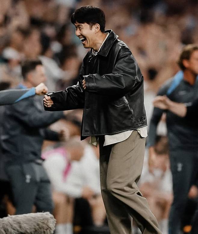 정적인 상황이 계속 이어지고 있는 가운데, 마지막 희망이 남아 있다. 최근 5경기 연속 결장한 토트넘 홋스퍼의 '캡틴' 손흥민(33)이 적어도 마지막 무대에서는 화려하게 돌아올 가능성이 제기됐다. 토트넘 소식에 정통한 1티어 기자의 예상이다.

사진=토트넘 구단 공식 SNS 캡처