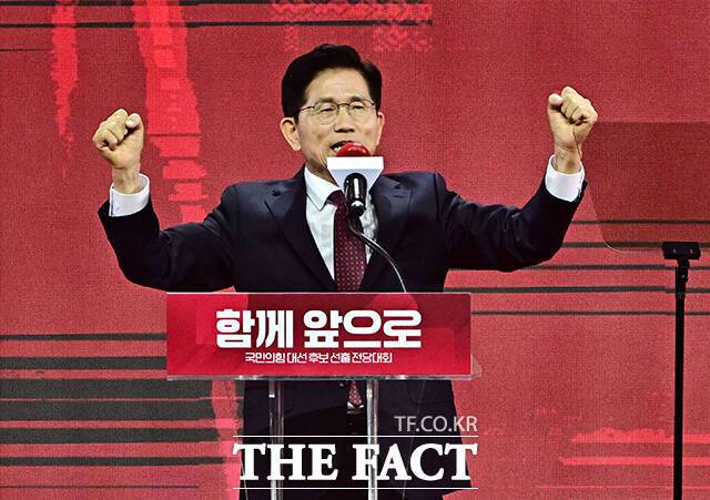 김문수 국민의힘 대선 후보가 3일 오후 경기도 고양시 킨텍스 제1전시장에서 열린 제21대 대통령 선거 후보 선출을 위한 전당대회에 참석해 수락연설을 하고 있다. /고양=배정한 기자