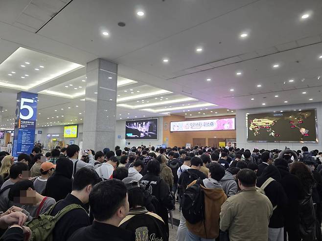 실내 입장 대기줄