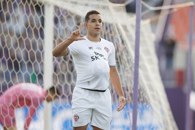 제주 유리 조나탄이 지난 FC안양전서 득점 후 세리머니를 펼치고 있다. 사진=제주