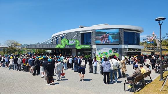 방문객들이 어린이날 연휴를 맞아 스카이라인 루지 부산을 방문하고 있다. [사진=스카이라인 루지]