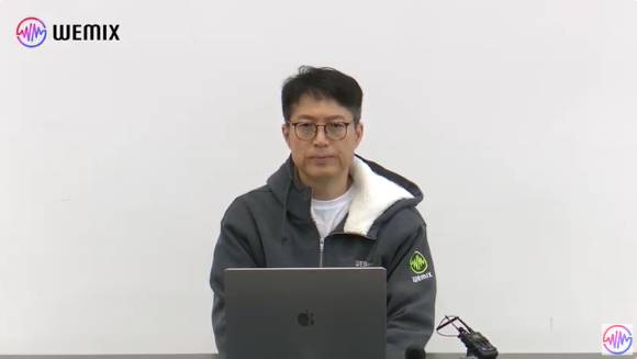 김석환 위믹스 싱가포르 대표가 3일 기자간담회에서 DAXA를 성토하고 있다. [사진=위메이드]