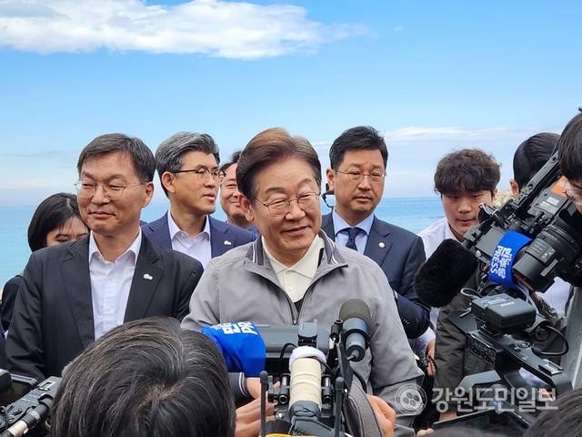 ▲ 더불어민주당 이재명 후보가 3일 강릉 안목커피거리를 찾았다. 이연제