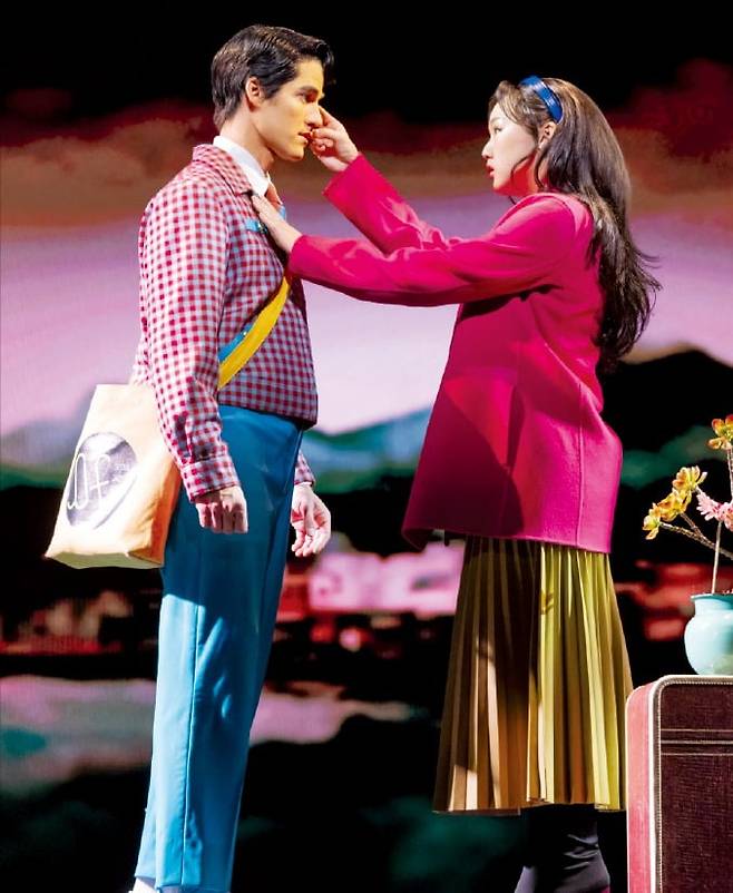 미국 뉴욕 브로드웨이 무대에 오른 ﻿뮤지컬 ‘어쩌면 해피엔딩’ 공연 장면.   /Matthew Murphy & Evan Zimmerman