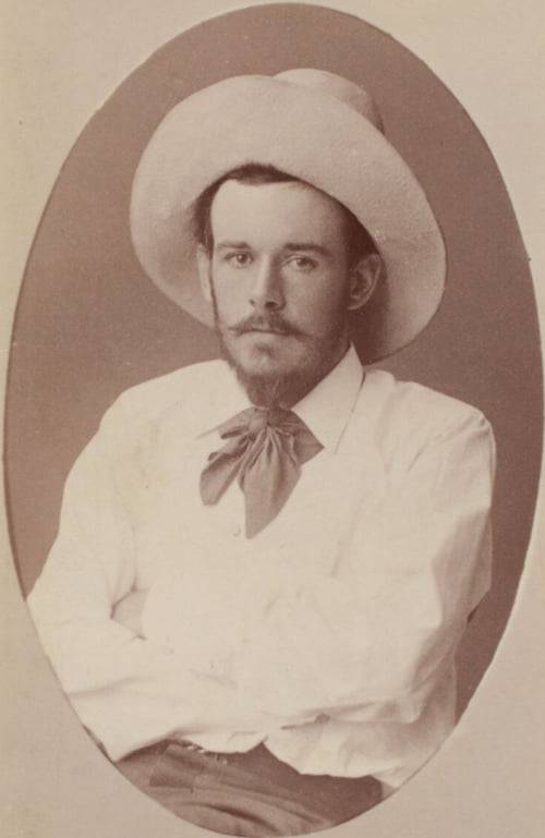 스물다섯 살 때 찍은 러셀의 사진.