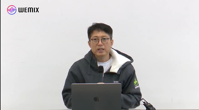 가상화폐 위믹스가 국내 거래소에서 상장 폐지가 결정된 다음 날 김석환 위믹스 재단 대표가 3일 오전 긴급 기자 간담회를 열고 향후 계획을 발표하고 있다. [사진 = 위믹스 재단 유튜브 캡처]