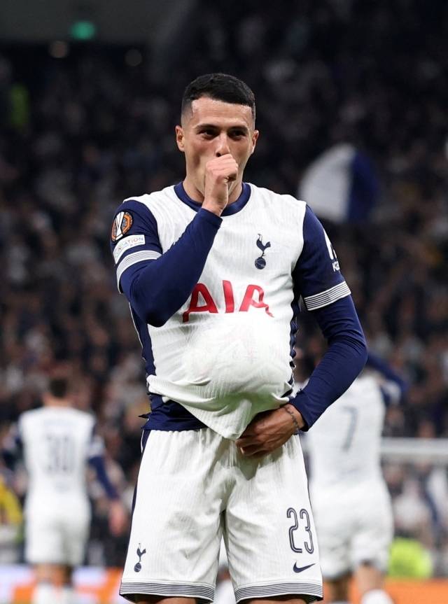 TBR 풋볼’은 뮌헨이 토트넘 홋스퍼의 페드로 포로를 유력 영입 후보, 큰 관심을 보이고 있다고 보도했다. 사진=REUTERS=연합뉴스