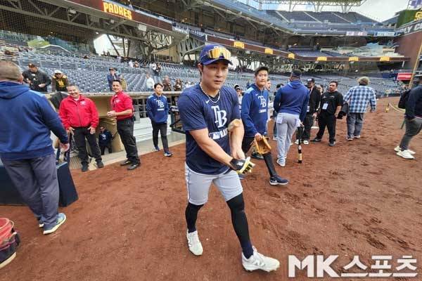 탬파베이의 김하성이 타격 연습을 위해 필드로 들어서고 있다. 사진(美 샌디에이고)= 김재호 특파원