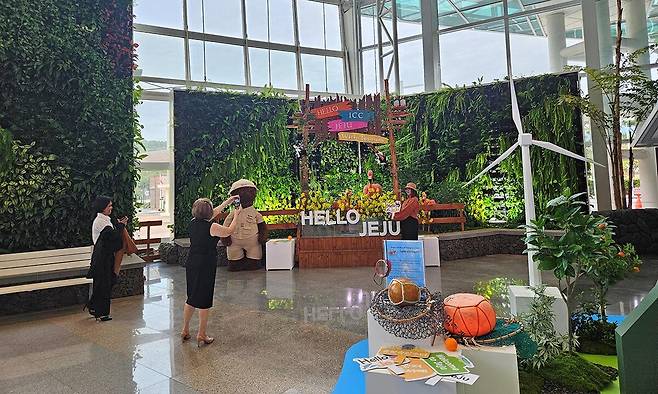 3일 2025 아시아태평양경제협력체&nbsp;제주회의가 열리는 제주국제컨벤션센터 내 제주도 홍보관. 제주도 제공