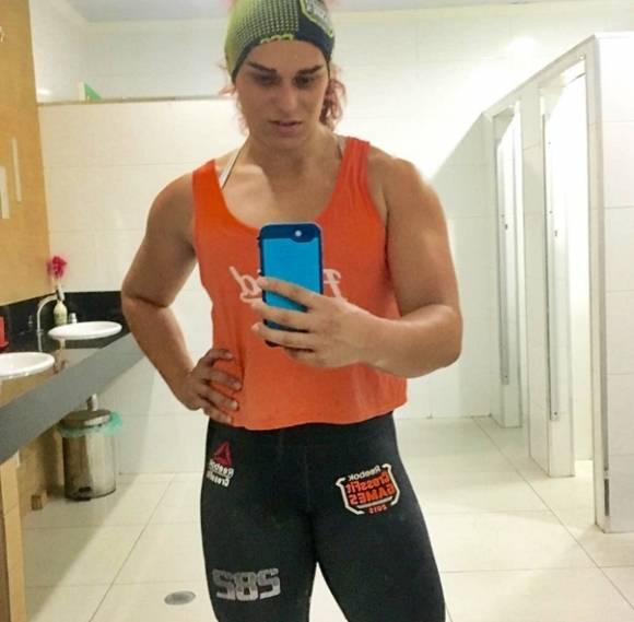 2일(현지시간) 폭스뉴스에 따르면 성전환 선수 아나 칼다스(47·사진)는 지난달 말 텍사스주 샌안토니오에서 열린 마스터스 수영(U.S. Masters Swimming) 대회에 참가해 5개 개인 전종목에서 1위를 차지했다. 칼다스 페이스북