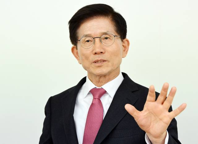 지난 4월 서울경제신문과의 인터뷰 당시 김 후보 모습. 오승현기자