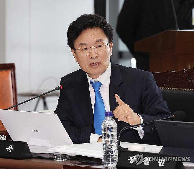 발언하는 정진욱 의원 [연합뉴스 자료사진]