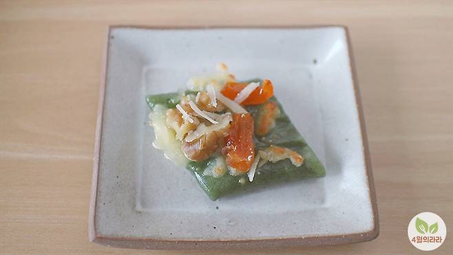 완성된 곶감떡피자 한 피스