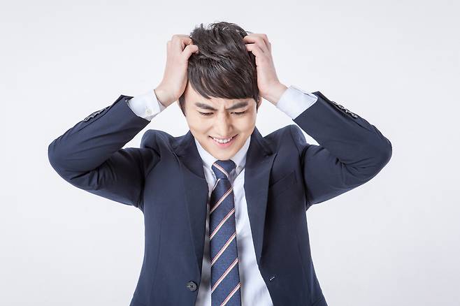 20, 30대에도 치매 가능성을 발견할 수 있다. 치매 위험 요인이 있으면  젊더라도 기억력 및 사고력 테스트에서 성적이 좋지 않았다. 또 혈액 검사에서 아밀로이드 베타와 타우 단백질 점수가 중년 이전에도 뇌 기능과 관련이 있었다.  [사진=클립아트코리아]