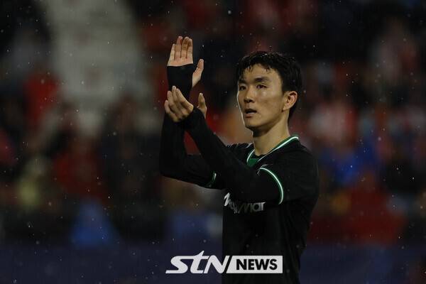 페예노르트 황인범. 사진┃뉴시스/AP