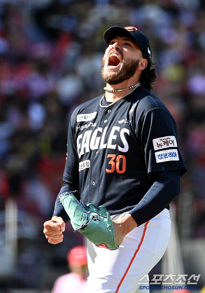 4일 광주KIA챔피언스필드에서 열린 한화와 KIA의 경기, 6회말 투구를 무실점으로 마친 한화 폰세가 포효하고 있다. 광주=허상욱 기자wook@sportschosun.com/2025.05.04/