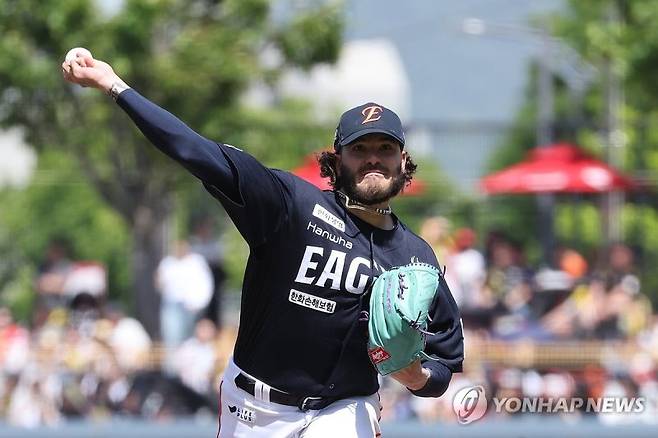 28이닝 연속 무자책. 7이닝 1실점 6승을 기록한 폰세