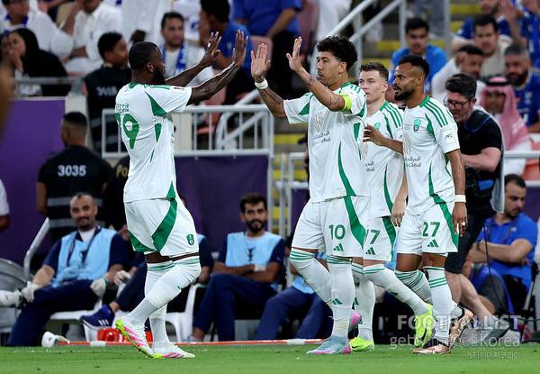 호베르투 피르미누(가운데, 알아흘리). 게티이미지코리아