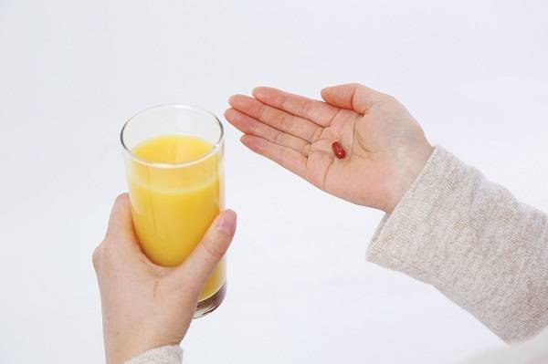 미국 소화기내과 전문의 사우라브 세티가 철분 보충제는 오렌지주스와 함께 먹으면 체내 흡수율이 높아진다고 설명했다./사진=게티이미지뱅크