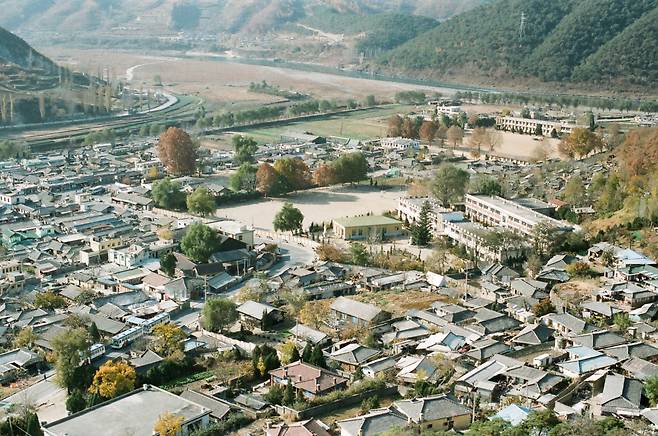 1985년 충주댐 건설로 사라지기 전 옛 단양 시가지. 단양군 제공