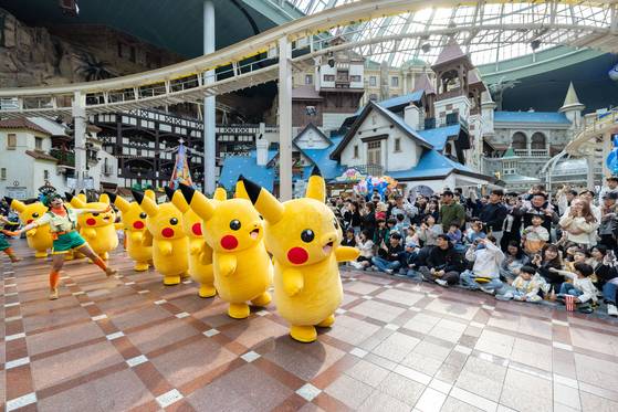 Lotte World in Jamsil, southern Seoul, is continuing its spring festival, “Pokemon World Adventure,” through May 25. [LOTTE WORLD]