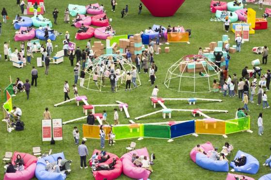A “Creative Playground” has been set up at Seoul Plaza for children to run around and play, according to the Seoul Metropolitan Government on May 4. [SEOUL METROPOLITAN GOVERNMENT]