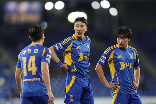 이진현, 정우영, 고승범. 한국프로축구연맹 제공