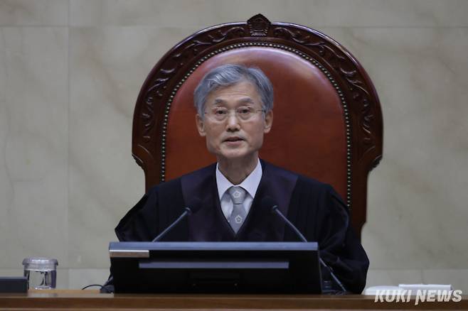 조희대 대법원장이 1일 오후 더불어민주당 이재명 대선 후보의 공직선거법 사건 전원합의체 선고를 진행하고 있다. 사진공동취재단