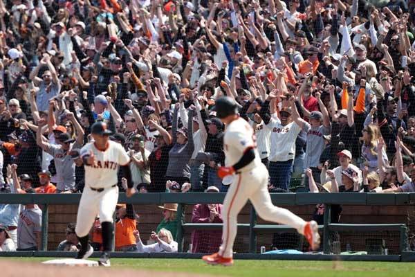 채프먼이 만루홈런을 때린 뒤 베이스를 돌고 있다. 사진= Darren Yamashita-Imagn Images= 연합뉴스 제공