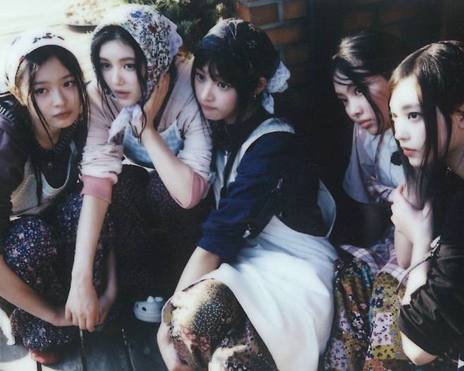 뉴진스는 지난해 어도어에 전속계약 해지를 통보했으나 법원이 어도어 손을 들어주면서 활동을 잠정 중단했다. /사진=인스타그램 갈무리