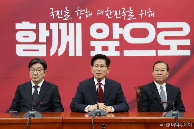 김문수 국민의힘 대통령 후보가 4일 오전 서울 여의도 국회에서 열린 선거대책위원회 회의에 참석해 발언하고 있다.  2025.5.4/사진=뉴스1 /사진=(서울=뉴스1) 이광호 기자