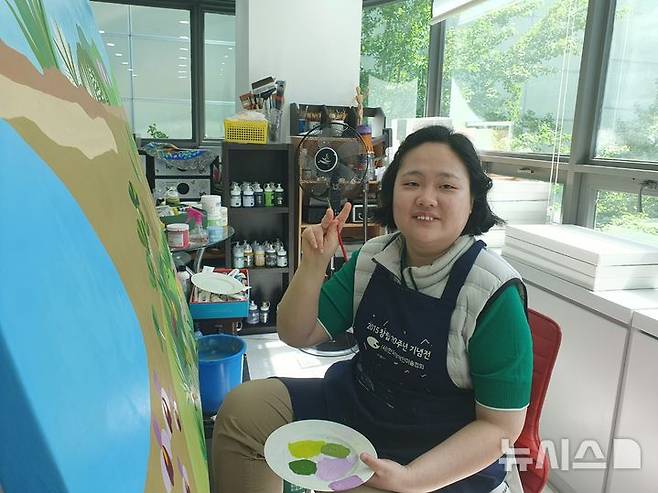 [서울=뉴시스] 구무서 기자 = 발달장애인 화가 이다래 작가 2025.05.02. photo@newsis.com