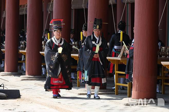[서울=뉴시스] 이영환 기자 = 4일 오후 서울 종로구 종묘에서 종묘대제가 봉행되고 있다. (공동취재) 2025.05.04. photo@newsis.com