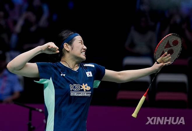 배드민턴 안세영이 3일(현지 시각) 중국 샤먼에서 열린 세계혼합단체선수권 4강전 여자 단식에서 승리한 뒤 기뻐하고 있다. 신화=연합뉴스