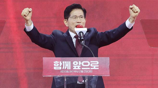 국민의힘 대선 후보로 선출된 김문수 후보가 3일 경기 고양시 킨텍스에서 열린 국민의힘 전당대회에서 수락 연설을 하고 있다.