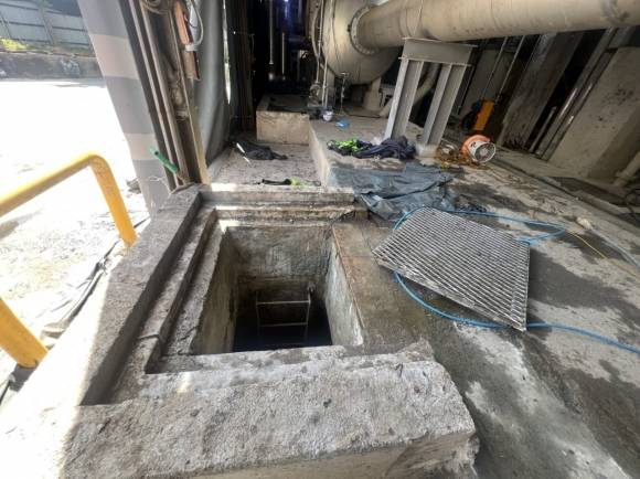 5명의 사상자가 발생한 전주 제지공장 물탱크 진입로 맨홀. 전북소방본부 제공