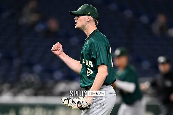 ▲ 코엔 윈은 2023년 WBC(월드베이스볼클래식)와 같은해 11월 열린 APBC(아시아프로야구챔피언십), 지난해 프리미어12에서 호주 대표팀에 선발돼 국제대회 경력을 쌓았다. 한국을 상대로도 등판한 적이 있다. 프리미어12에서는 팀 동료가 된 문보경을 삼진으로 잡기도 했다.