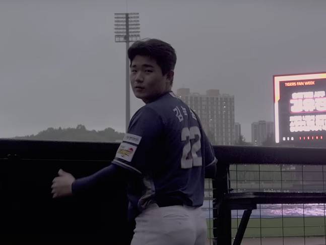 NC 김녹원이 지난 1일 광주 KIA전 선발등판이 비로 인해 취소된 후 아쉬운 표정을 짓고 있다. /사진=NC 다이노스 유튜브 갈무리