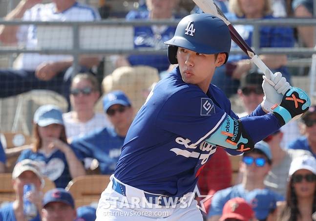 타격하는 김혜성. /사진=김진경 대기자