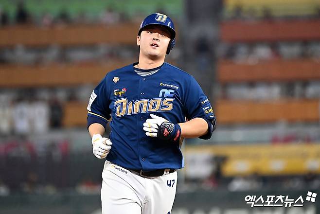 NC 포수 김형준은 4일 사직구장에서 열린 '2025 신한 SOL Bank KBO 리그' 롯데와 주말 3연전 마지막 경기에서 5번타자 포수로 선발 출전했다. 7회말 역전 3점포를 터트려 공격에 활력을 불어넣었다. 엑스포츠뉴스 DB