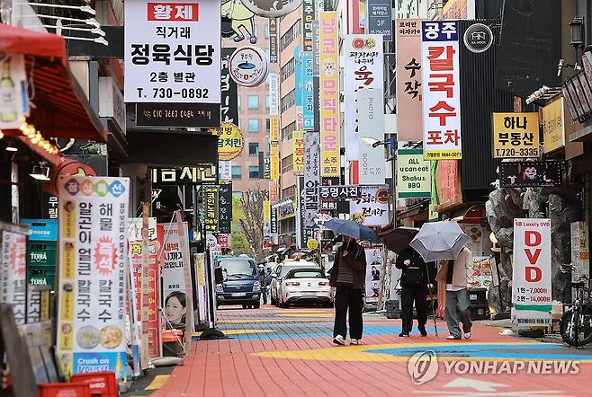 서울 종로구 식당가  (서울=연합뉴스) 신현우 기자 = 지난달 13일 서울 종로구 식당가. 2025.5.4