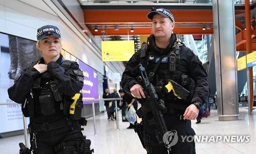 런던 무장 경찰 [EPA 연합뉴스 자료사진. 재판매 및 DB 금지]