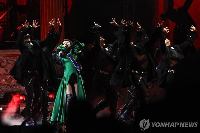 공연하는 레이디 가가 [EPA 연합뉴스. 재판매 및 DB 금지]