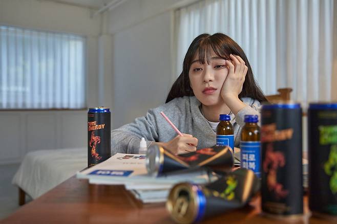 청소년 4명 중 한 명이 주 3회 이상 고카페인 음료를 마시는 것으로 집계된 가운데, 이들 음료에 당류가 지나치게 많이 함유됐다는 지적이 나온다. [사진=게티이미지뱅크]