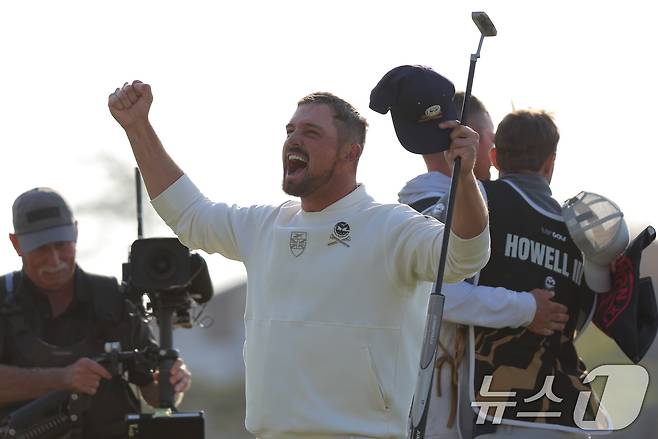 4일 인천 연수구 잭니클라우스 골프클럽에서 열린 LIV골프 코리아 파이널라운드에서 우승을 차지한 브라이슨 디섐보가 환호하고 있다. 2025.5.4/뉴스1 ⓒ News1 박정호 기자
