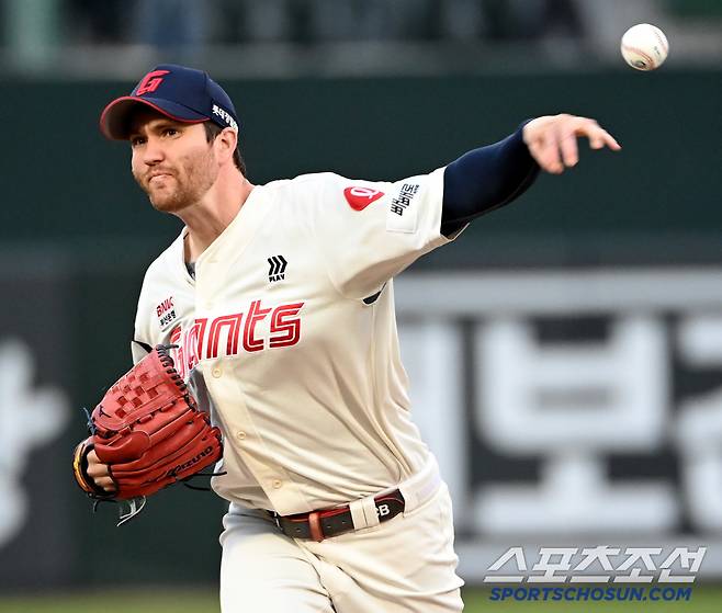 10일 부산 사직야구장에서 열린 KIA와 롯데의 경기, 롯데 선발투수 반즈가 역투하고 있다. 부산=허상욱 기자wook@sportschosun.com/2025.04.10/